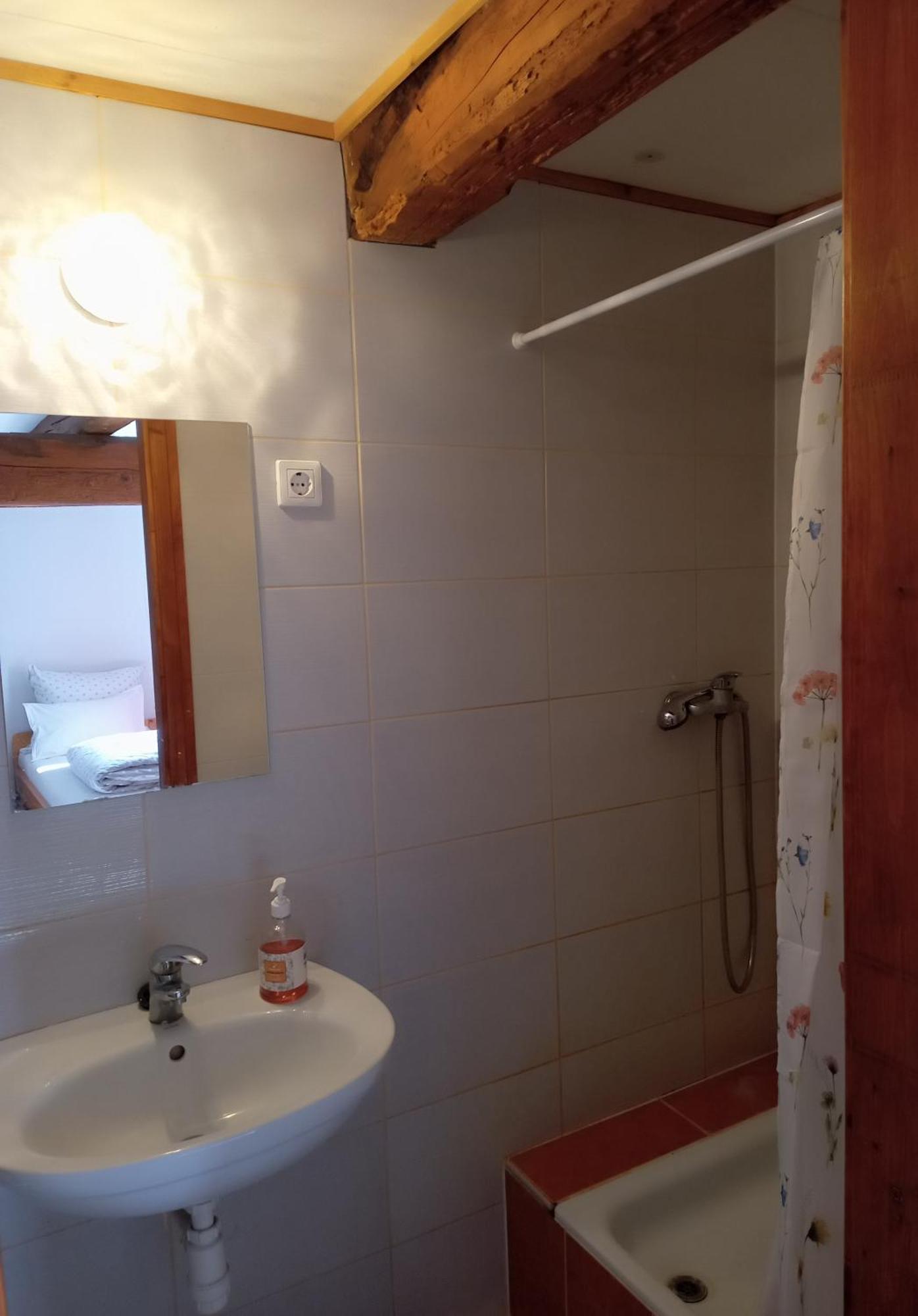 Blues Ryokan Koszeg Phòng bức ảnh